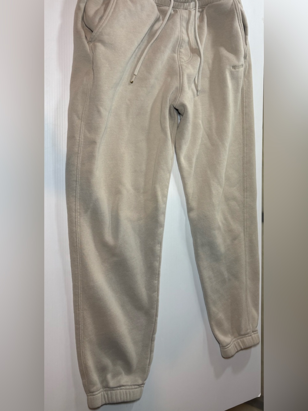 Hollister Relaxed Jogger in Light Beige